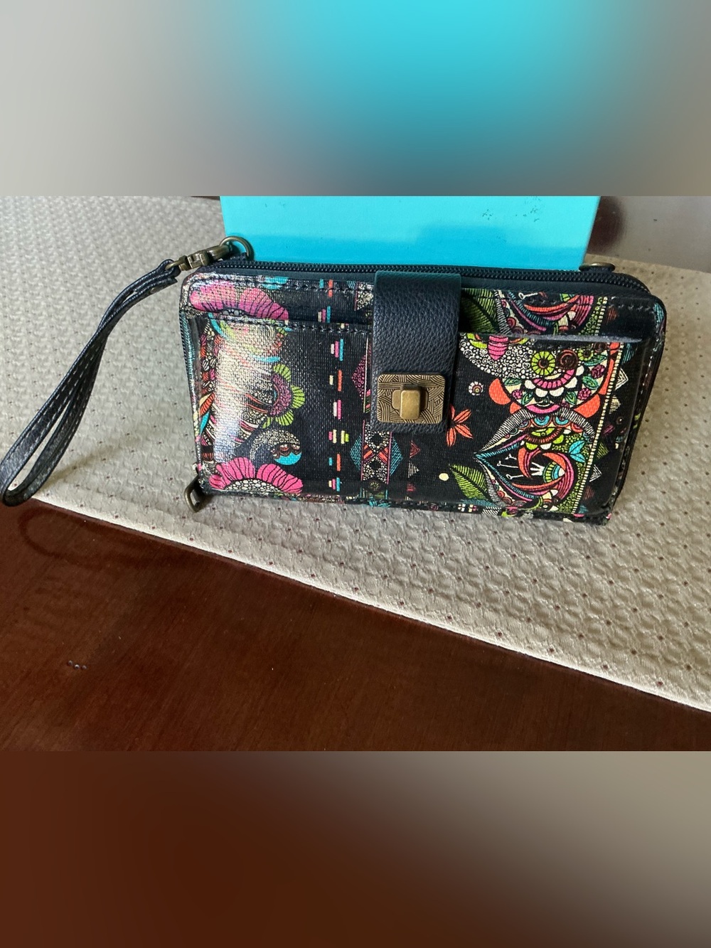 Sakroots Artist Circle Smartphone Wristlet Crossbody NWOT